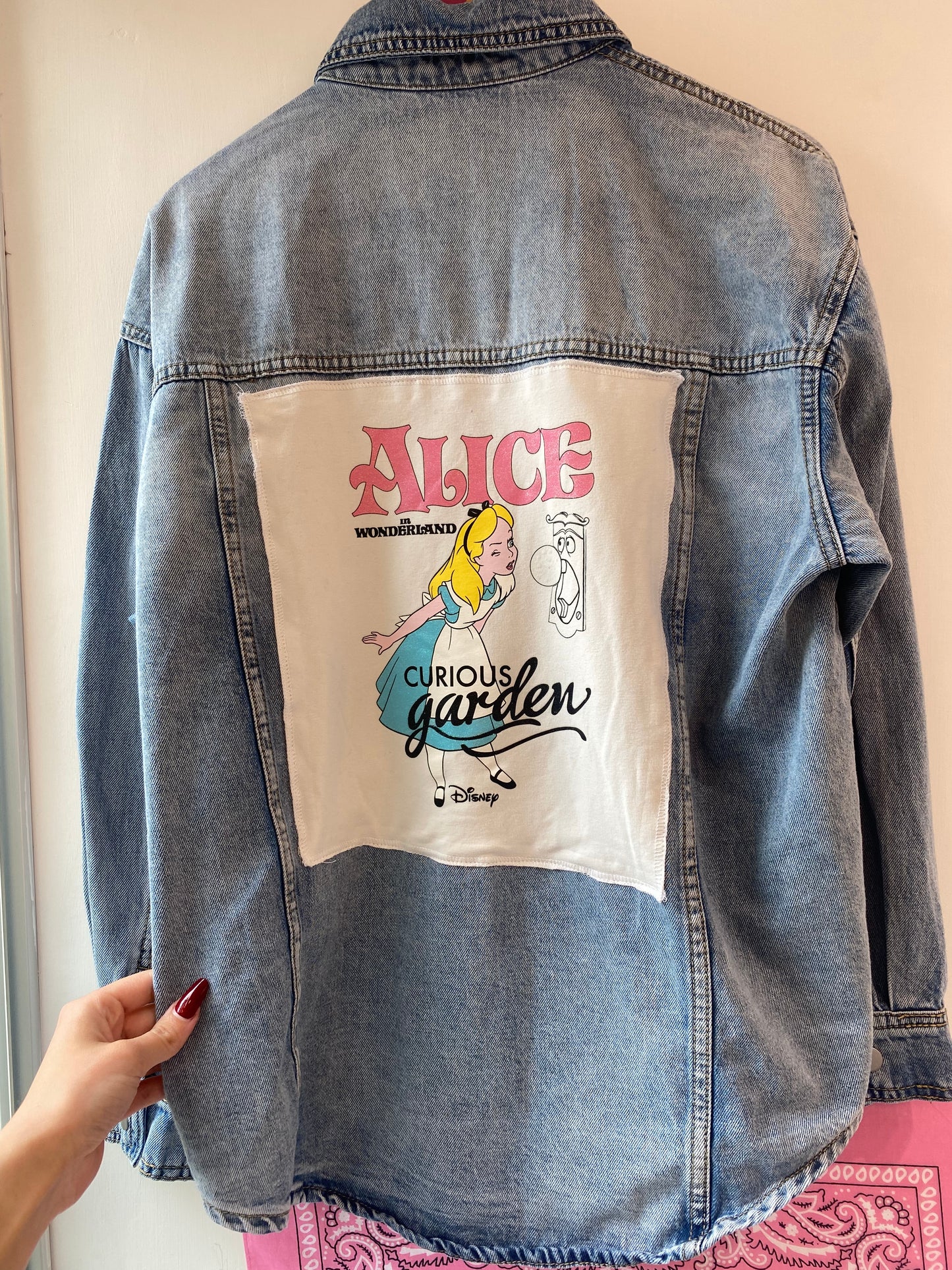 Giacchetta di jeans Alice in Wonderland