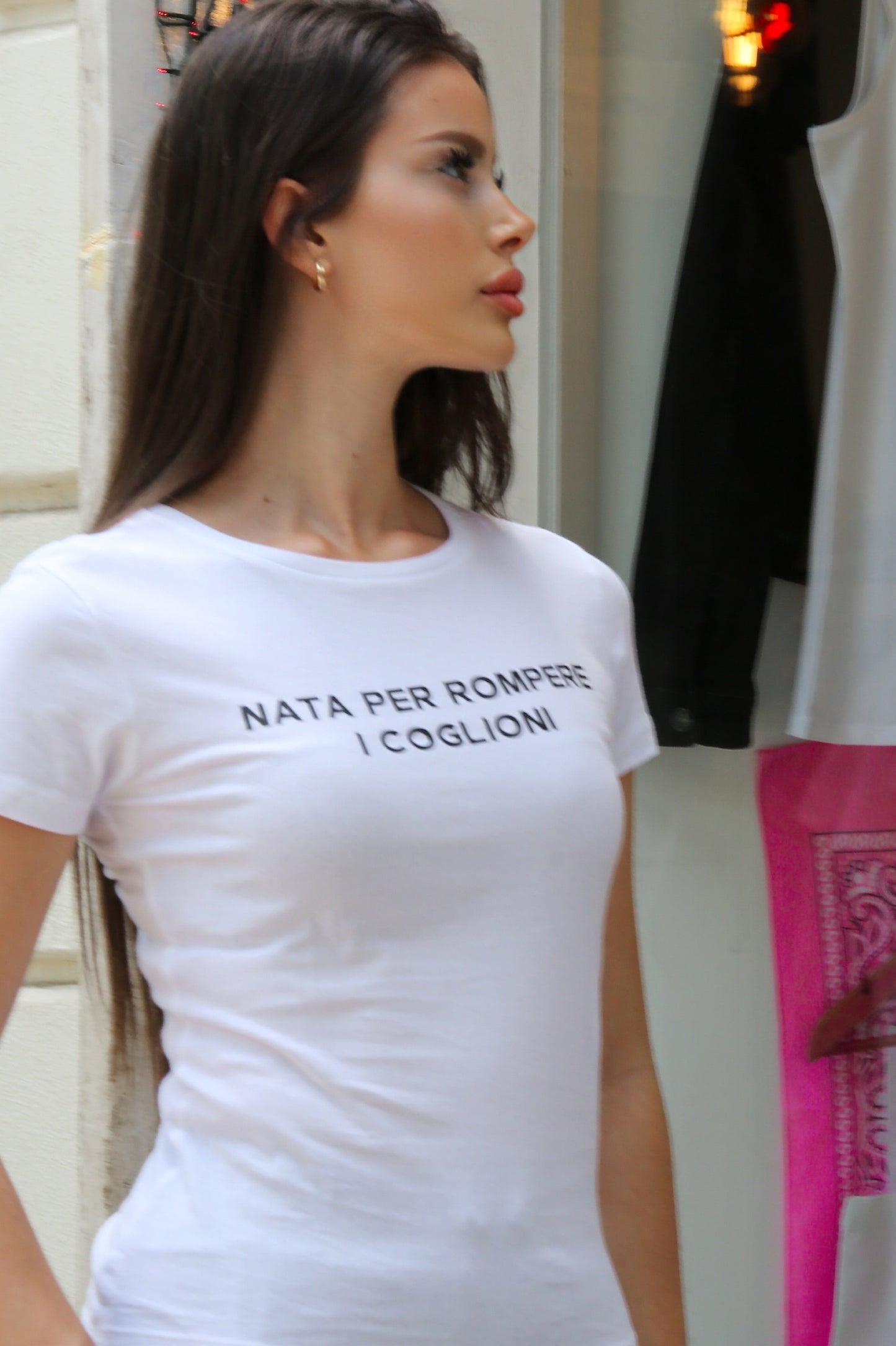 T-shirt bianca "Nata/o per rompere i ****"